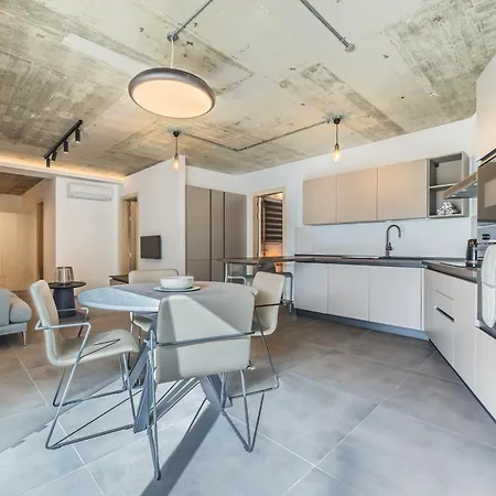 Lejlighed Brand New Close To Amenities. An Exceptionally Chic Get-away! *