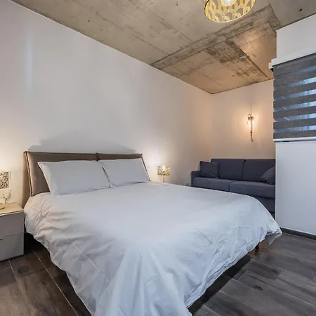 Daire Brand New Close To Amenities. An Exceptionally Chic Get-away!