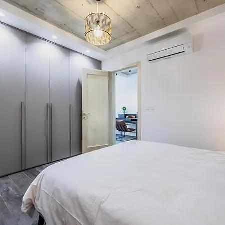 Brand New Close To Amenities. An Exceptionally Chic Get-away! *