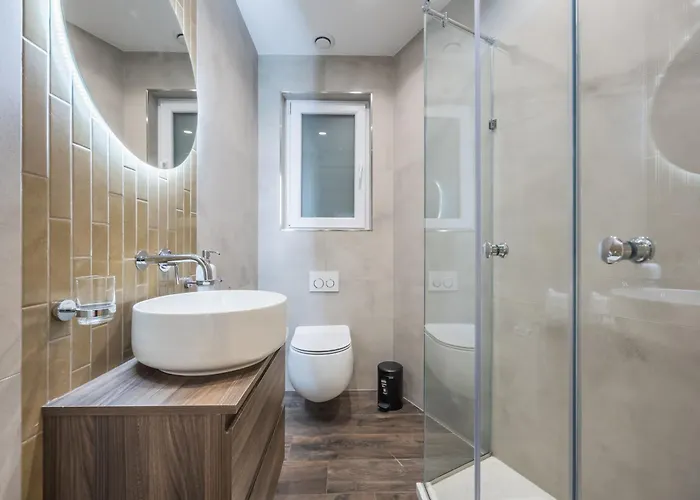 Brand New Close To Amenities. An Exceptionally Chic Get-away! *